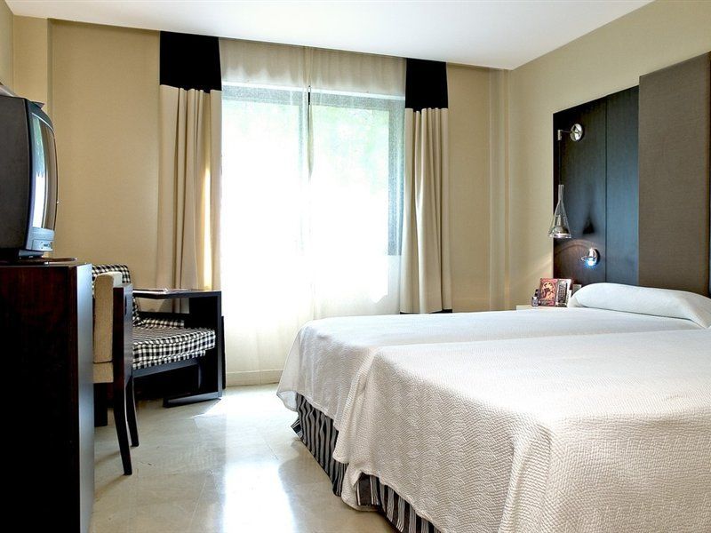 Nh Ciudad De Santander Hotel Екстериор снимка